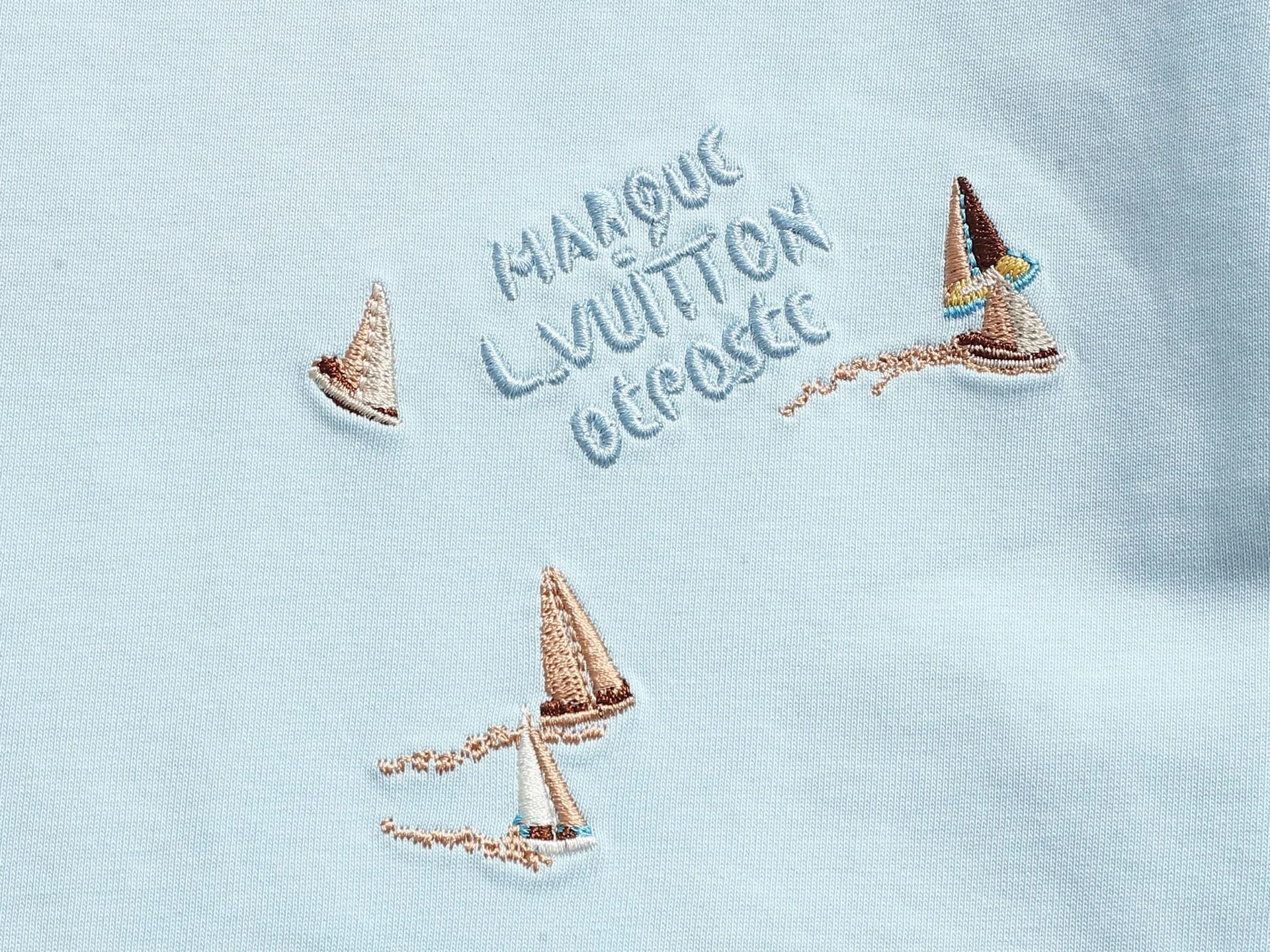 🅿️220 Louis Vuitton/Louis Vuitton High-end craftsmanship 10000 needle embroidery The large sailing ship logo is exquisitely upgraded, inspired by the retro embroidery of the 1980s. The original fabric is the same as the official short-sleeved T-shirt. The fabric is dyed in the same vat. It feels very comfortable. The latest brick cabinet synchronization for spring and summer. Fashionable and personalized. Super versatile and good-looking. It is very suitable for both men and women. A must-have for everyone. Hang tag. Collar label. Washed wheat. Complete with three labels. Color: black, white, blue. Size: S M L XL |
